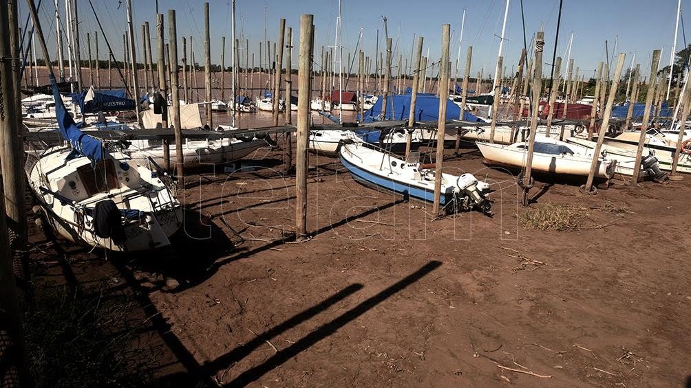 Denuncian pesca indiscriminada durante una bajante historia del río Paraná