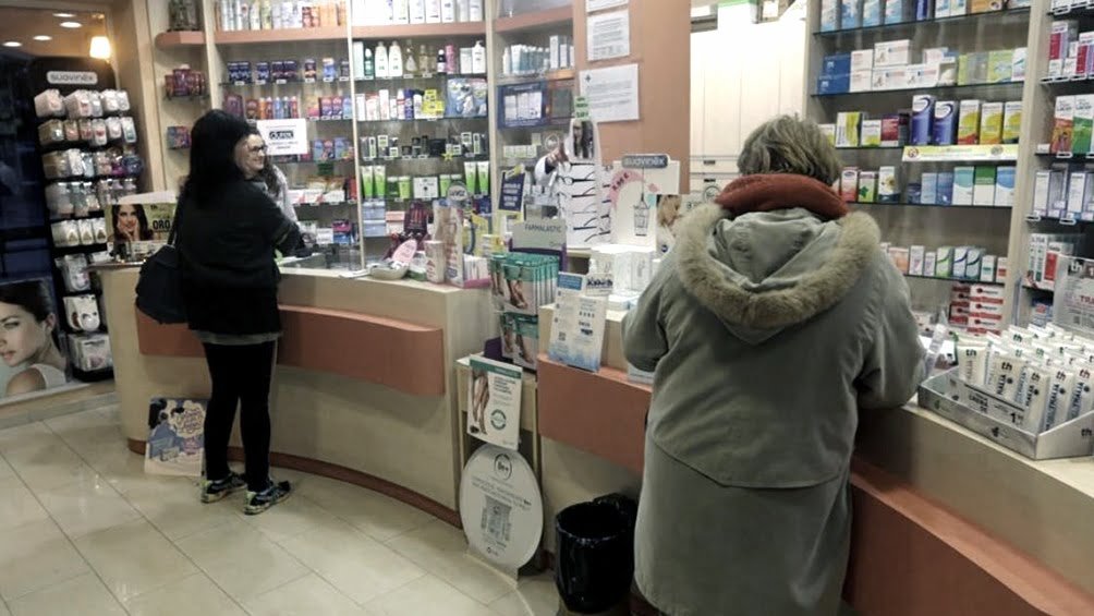 Realizan operativos en farmacias para verificar que se respeten los precios en barbijos y alcohol