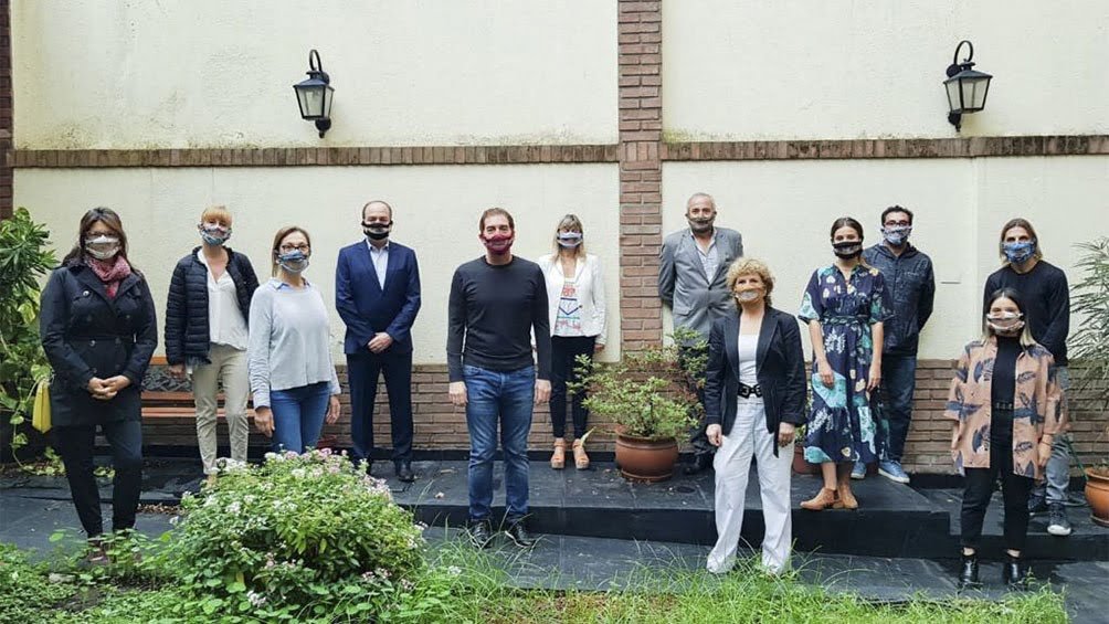 Santilli se sumó a campaña de barbijos inclusivos que permiten leer labios a personas sordas