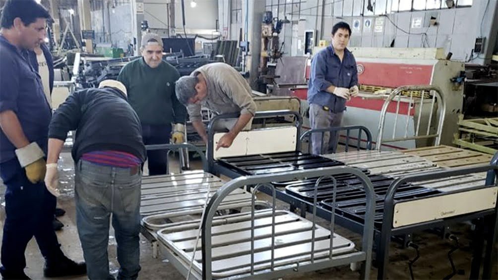 Trabajadores de Astilleros Río Santiago refaccionan hospitales de La Plata