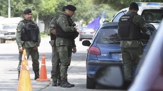 Gendarmería Nacional coordina el regreso de ciudadanos y extranjeros residentes desde Paraguay