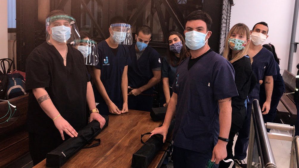 Voluntarios universitarios ponen el cuerpo a la pandemia