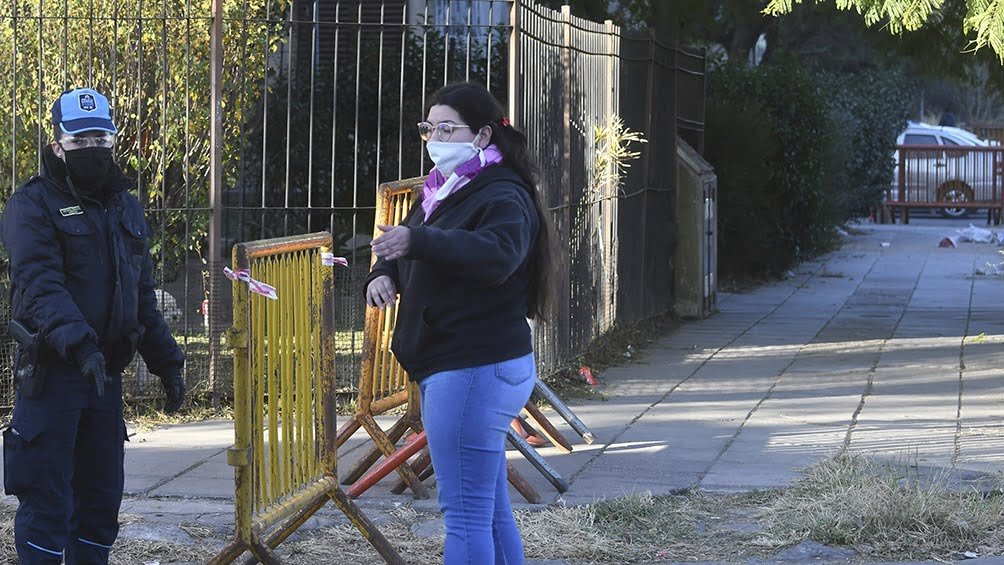 Aislan un barrio y cierran dependencia municipal por casos de coronavirus en Córdoba