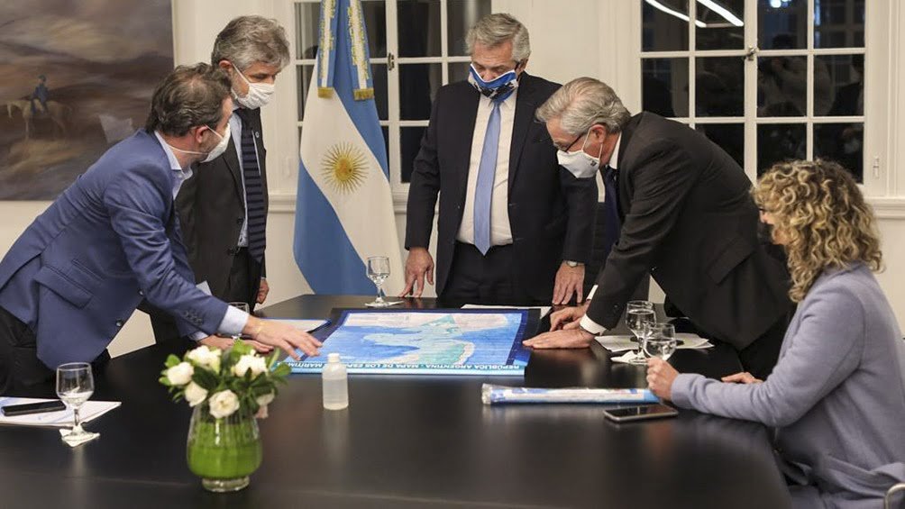 Fernández ratificó el "reclamo pacífico" por la soberanía en Malvinas y anunció tres proyectos de ley