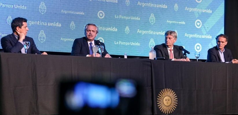 Fernández visitó La Pampa y Neuquén y pronosticó la reactivación de la economía