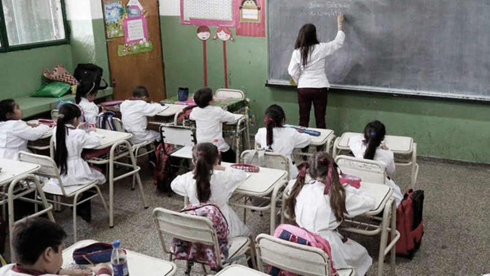 Autorizan que docentes puedan tomar cargos online durante la pandemia