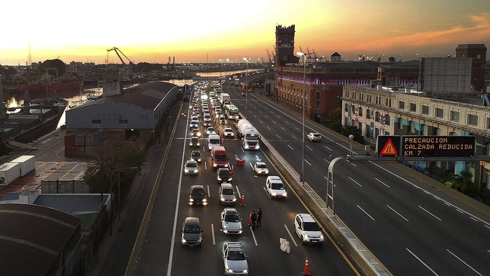 Más de 174 mil vehículos circularon hoy por las autopistas porteñas