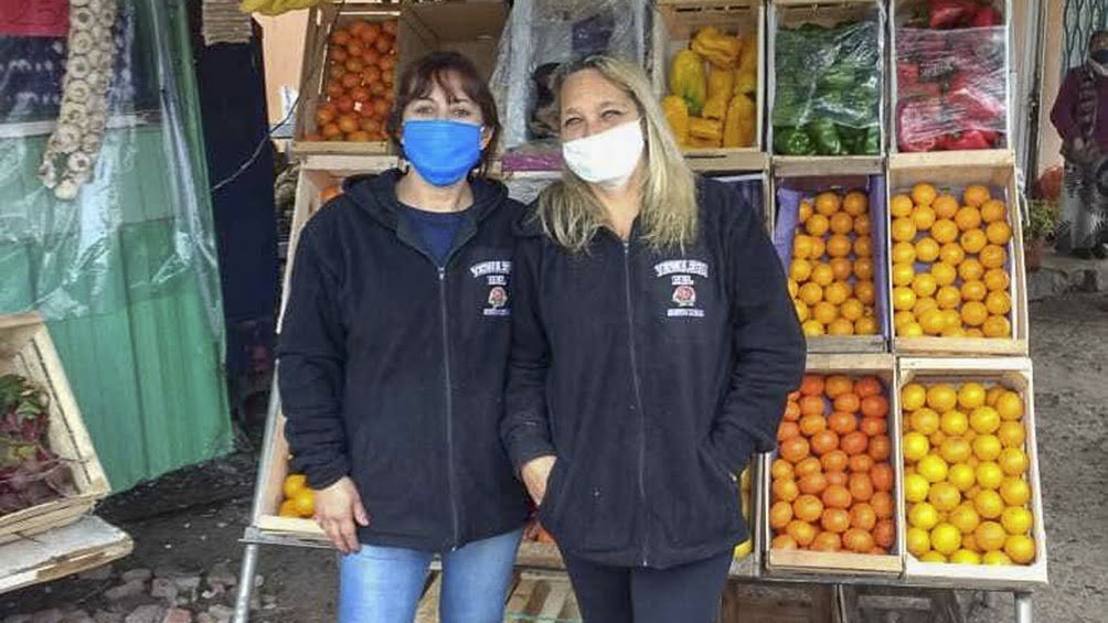 Dos mujeres cobraron el IFE y montaron una verdulería en Berazategui