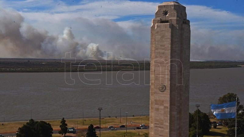 Rosario volvió a amanecer cubierta de humo por las quemas ilegales en el delta del Paraná
