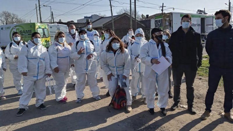 Los primeros estudiantes del curso Promotores en Pandemia buscan casos casa por casa