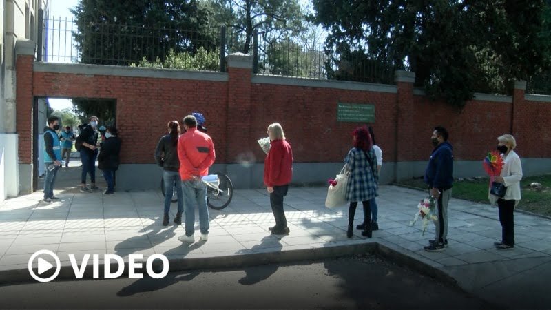 Gran afluencia de visitantes en la apertura de los cementerios en la Ciudad
