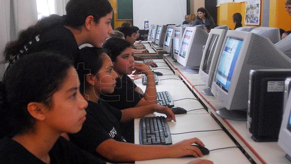 Proponen crear una comisión para analizar espacios digitales en las escuelas porteñas