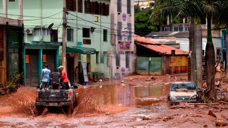 Al menos 10 muertos por fuertes lluvias y aludes en el sur de Brasil
