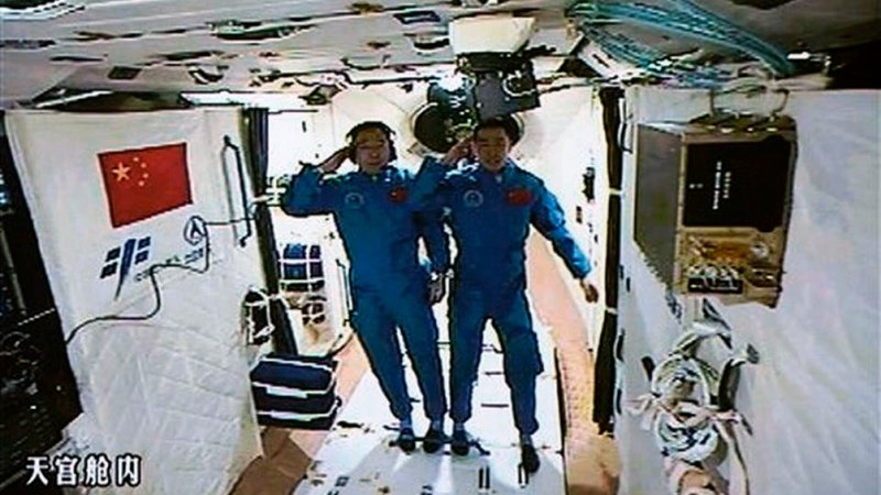 Primera caminata espacial de los astronautas de la estación china
