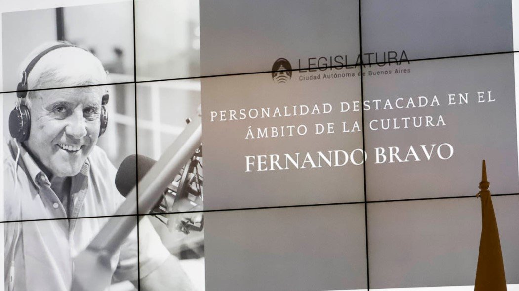 El Locutor Fernando Bravo, es personalidad destacada de la cultura en CABA