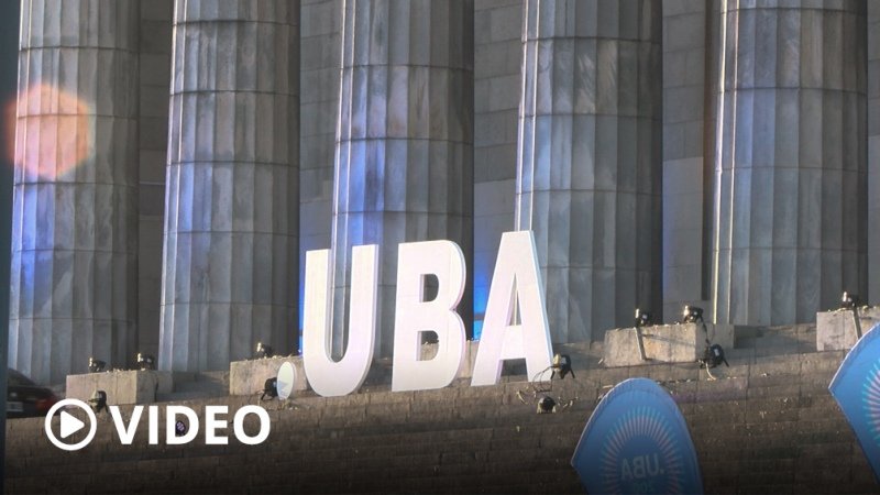 La UBA homenajeó a 200 personalidades en el acto por su bicentenario