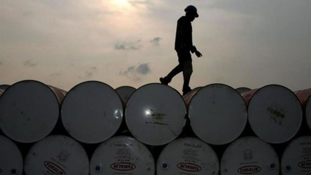 Por qué volvió a subir el precio del barril de petróleo