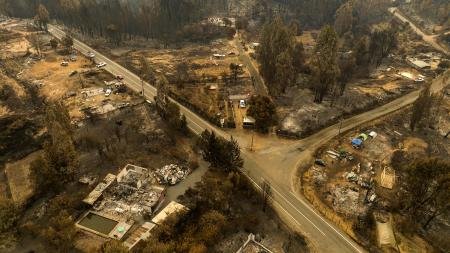 Chile suma 329 incendios forestales y recibe ayuda de la Unión Europea