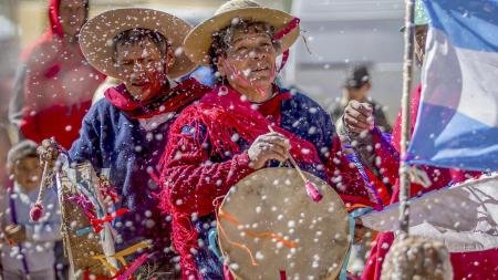 Las "Comparsas de Indios" y los caporales, los clásicos de los corsos en Salta