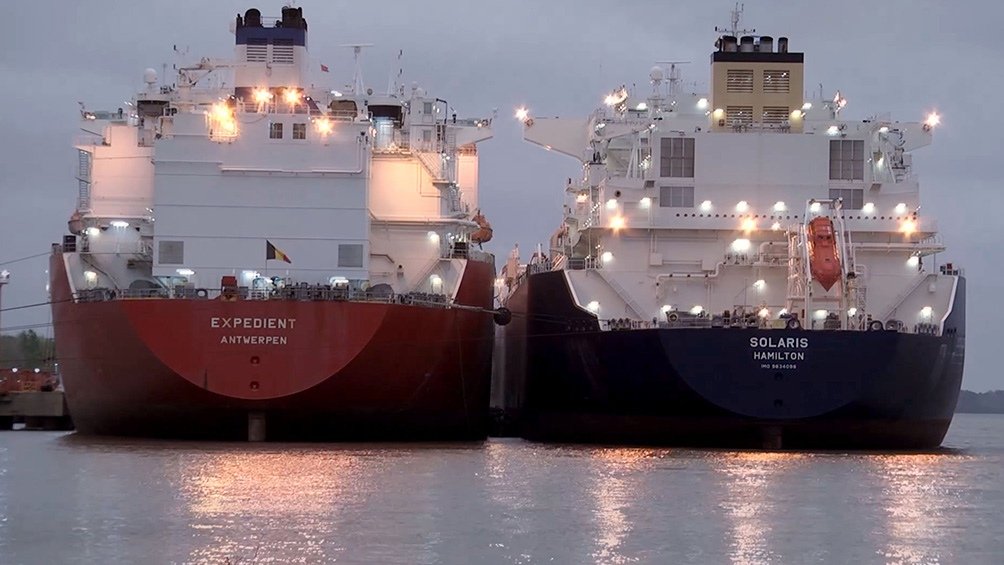 Enarsa pagó US$262 millones por el primer buque con GNL importado