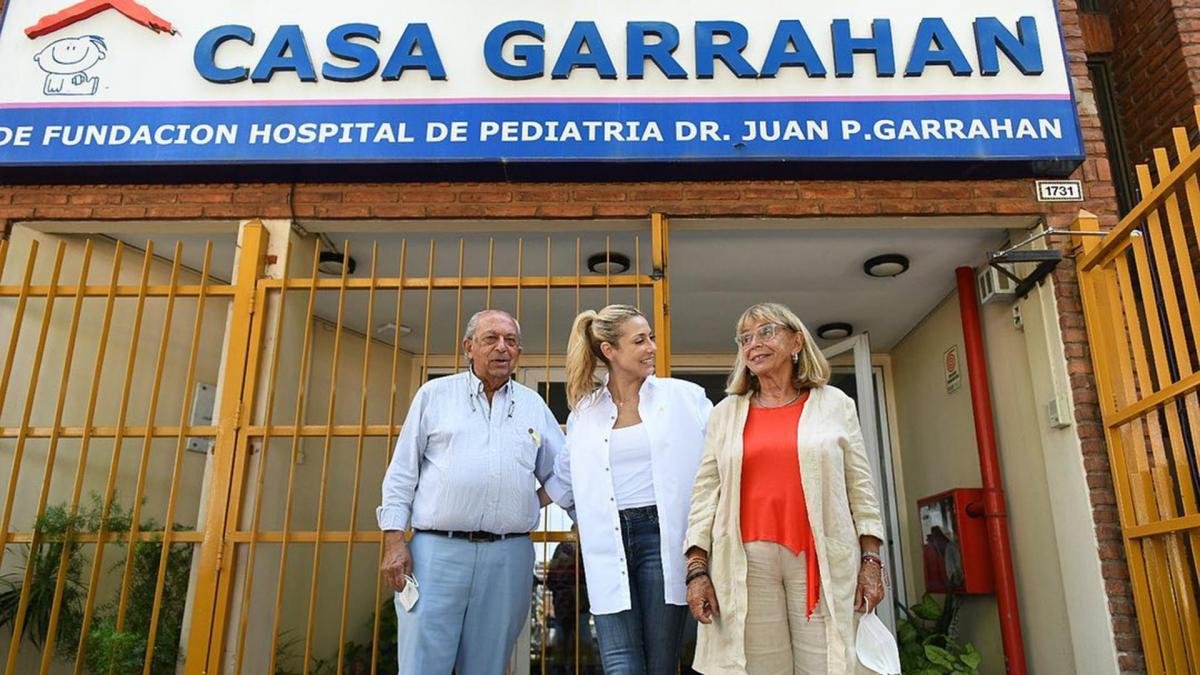 Fabiola visitó Casa Garrahan y entregó kits escolares a niños en tratamiento oncológico
