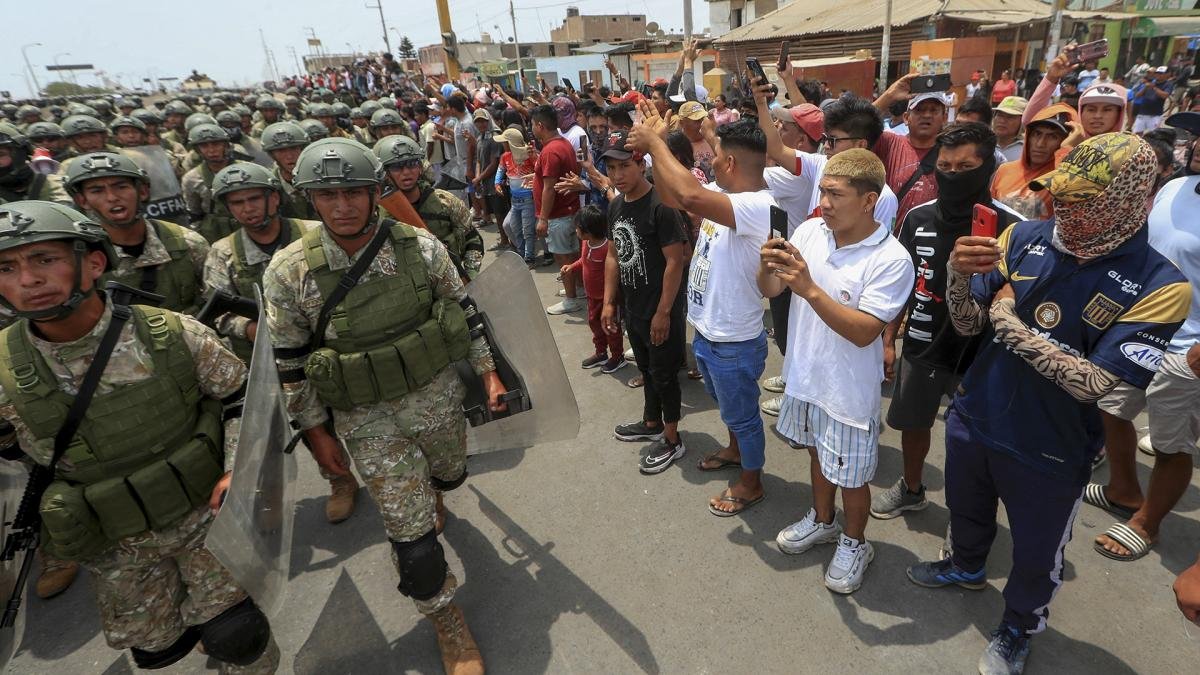Acusan al Gobierno peruano de cometer "delitos de lesa humanidad"