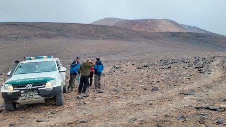 Quiso ascender un volcán y se descompensó: fue rescatada por Gendarmería