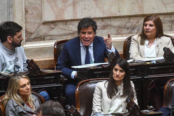 los diputados anti Milei se van de la bancada y negocian un armado con los de Pichetto