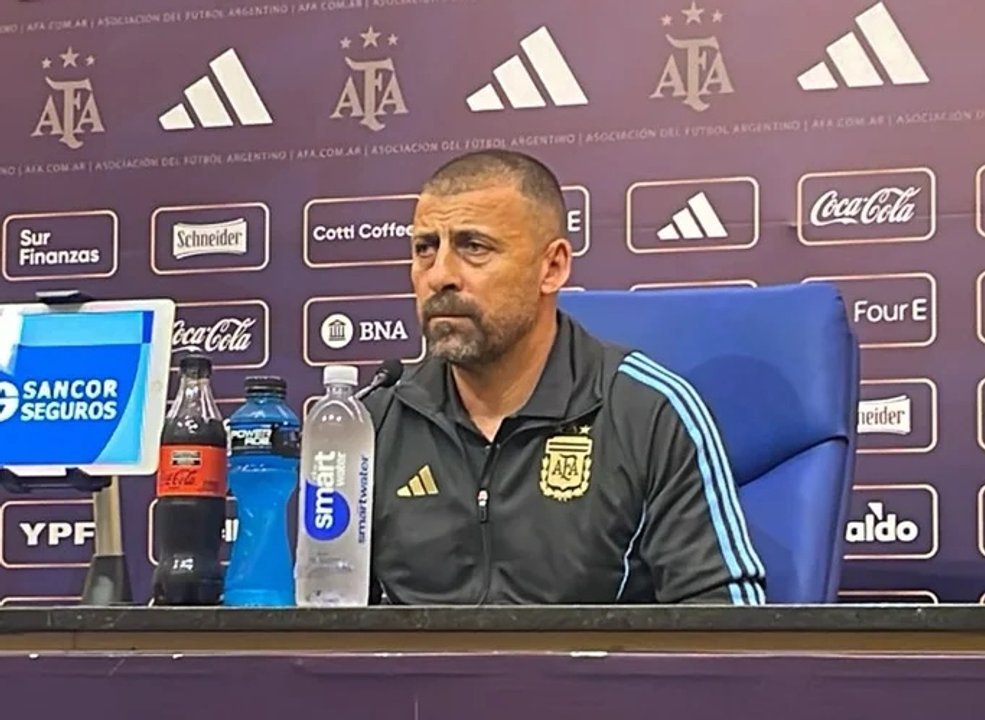 Sorpresa: por qué Walter Samuel reemplazó a Lionel Scaloni en la conferencia de prensa